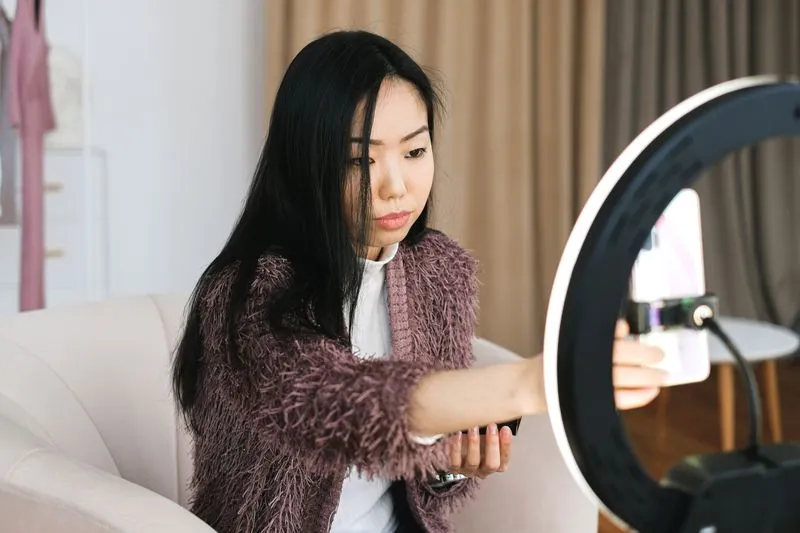 Filming a short video ad on a smartphone